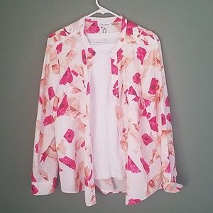 LAST CHANCE Beautiful floral blouse